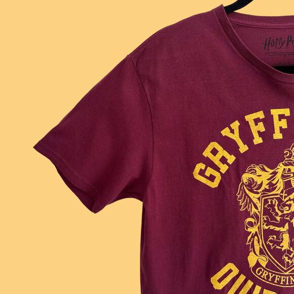 Harry Potter Gryffindor Quidditch M T-Shirt Burgundy Gold Cotton Unisex EUC - Picture 4 of 6